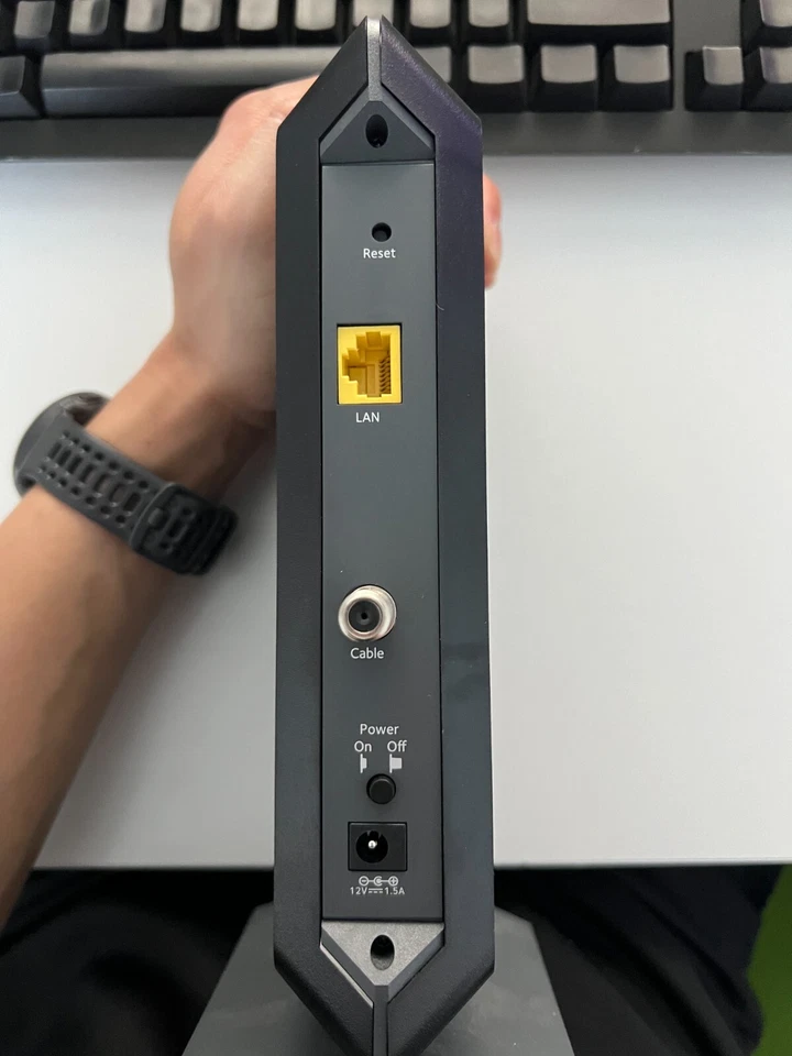 NETGEAR CM1000 DOCSIS 3.1 Cable Modem amazing condition, lightly used - Image 3 of 3