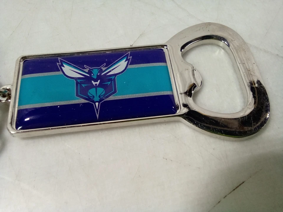 Llavero automático NBA Charlotte Hornets Foto 2 de 4