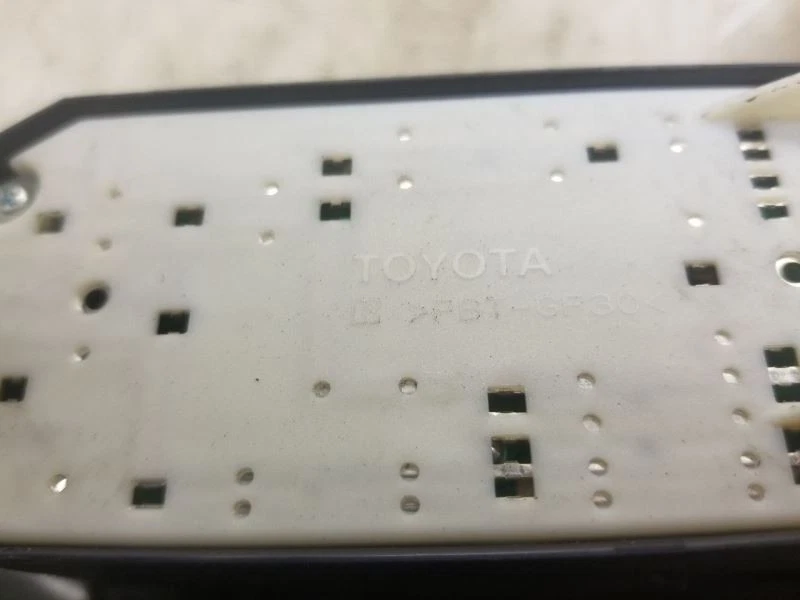 Toyota Tundra 2012 doble cabina lado del pasajero puerta delantera interruptor de ventana Foto 4 de 4