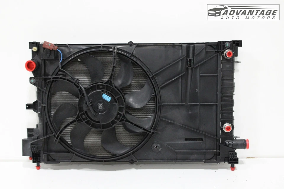 Radiador de refrigeración motor chispa Chevrolet 2016-2022 con condensador y cubierta de ventilador OEM Foto 2 de 4