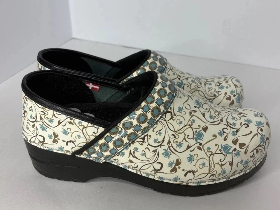 Sanita Floral Patent Women's Size 7.5  EUR 38 Clogs Slip On - Image 2 of 4