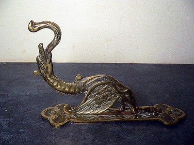 Vintage massiver Messing geflügelter Drache / Greif Wandhalterung Haken Garderobenkorb Haken #A3