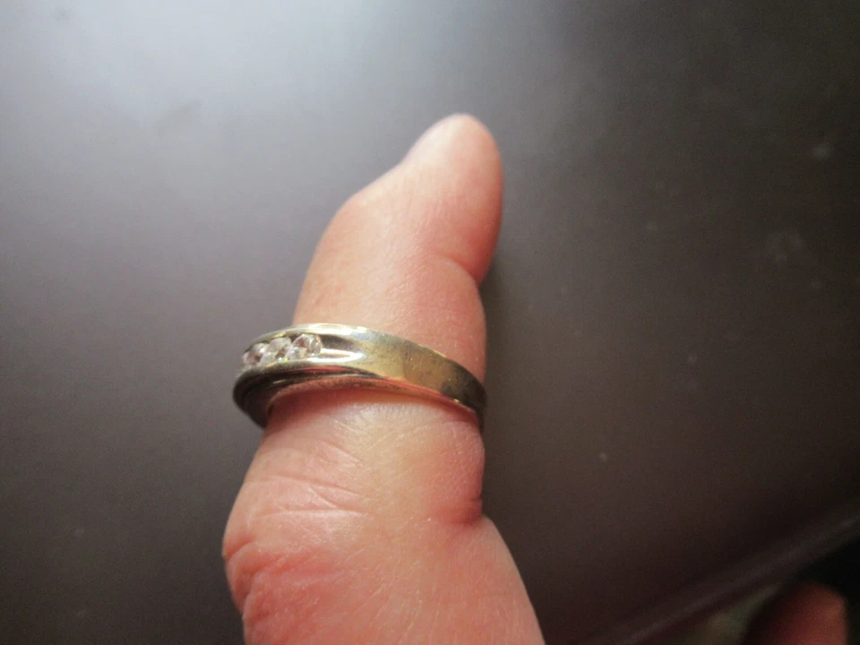 Anillo de ley .925 tamaño 8 con 9 piedras de circonita cúbica circonita cúbica apenas usado Foto 4 de 4