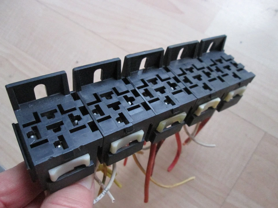 Lote (5) Bloque de enchufe de relé de alta resistencia para relé de 4/5 clavijas 10/12/14 AWG #M225D Foto 2 de 4