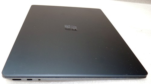 Microsoft Surface Laptop 2 13.5in Core i5-8250u 1.6GHz 8GB 256GB SSD Windows 10 - Picture 9 of 9