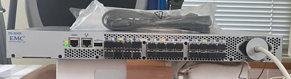 EMC Brocade DS-300B 24-Port Fibre Channel Switch with 24x SFPs, Tested & Working - Image 3 of 4