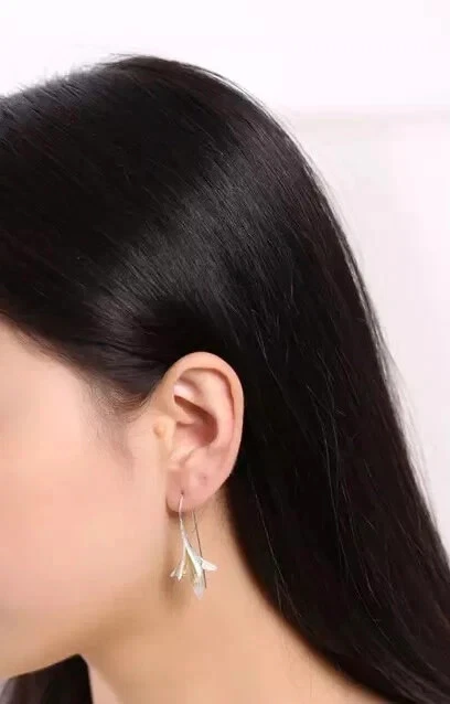 925纯银花朵卡拉百合耳环 — 第 4/4 张图片