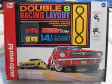 AUTOWORLD DOUBLE 8 RACING LAYOUT HO ELECTRIC RACE SET