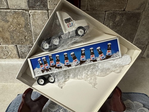 Vintage Winross Pepsi Bottle Truck modello pressofuso nuovo in scatola USA promo anni 80 NOS - Foto 3 di 5