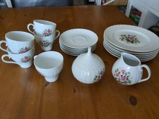 Hutschenreuther Lucina mit Rosenstrauß Kaffe...