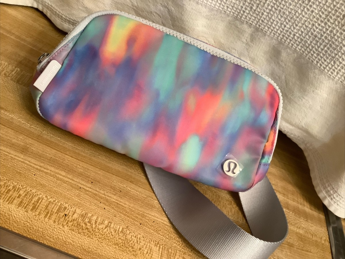 lululemon belt bag prism wash print multi/vapor Lululemon Everywhere Belt Bag Prism Wash Print Multi / Vapor Tie Dye  Rainbow 1L