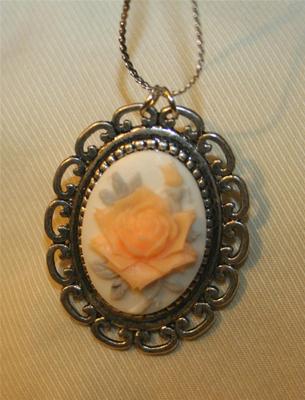Dainty Picot Rimmed Silvertone Peach Gray White Raised Rose Pendant Necklace