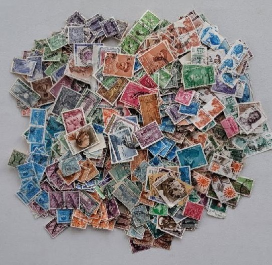 India 63g (2.2 oz) bulk lot. 900+ stamps, duplication.