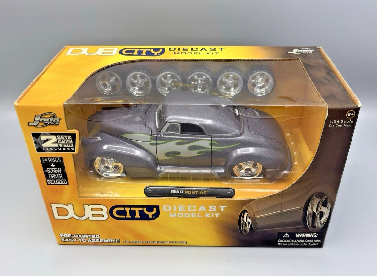Dub City 1940 Pontiac 1:24 Scale Die Cast Metal Model Kit *New