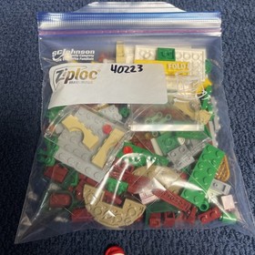 LEGO Seasonal Christmas 40223 Snowglobe 100% Complete Good Condition