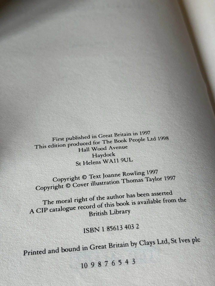 Harry Potter and the Philosopher's Stone - Young Wizard 3rd Print 1998 Hardback - Image 4 of 4