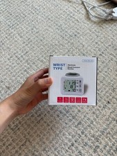 Imagen de Wrist Blood Pressure Monitor KWL-W01 — Rechargeable, Original Box & Manual