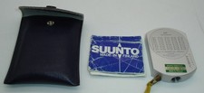 Brújula vintage SUUNTO KB-14/360R con cordón y bolsa de cuero hecha en Finlandia