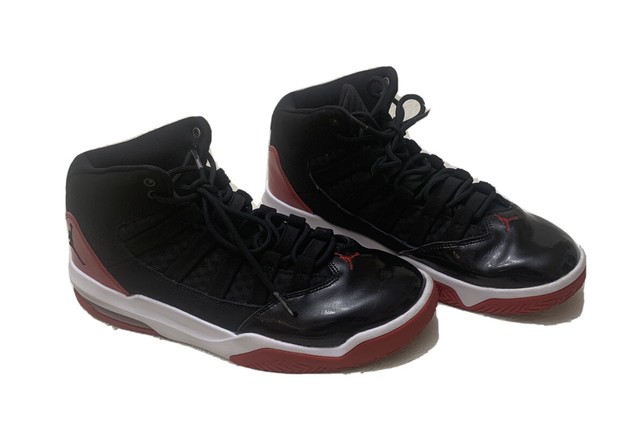 jordan max aura size 8