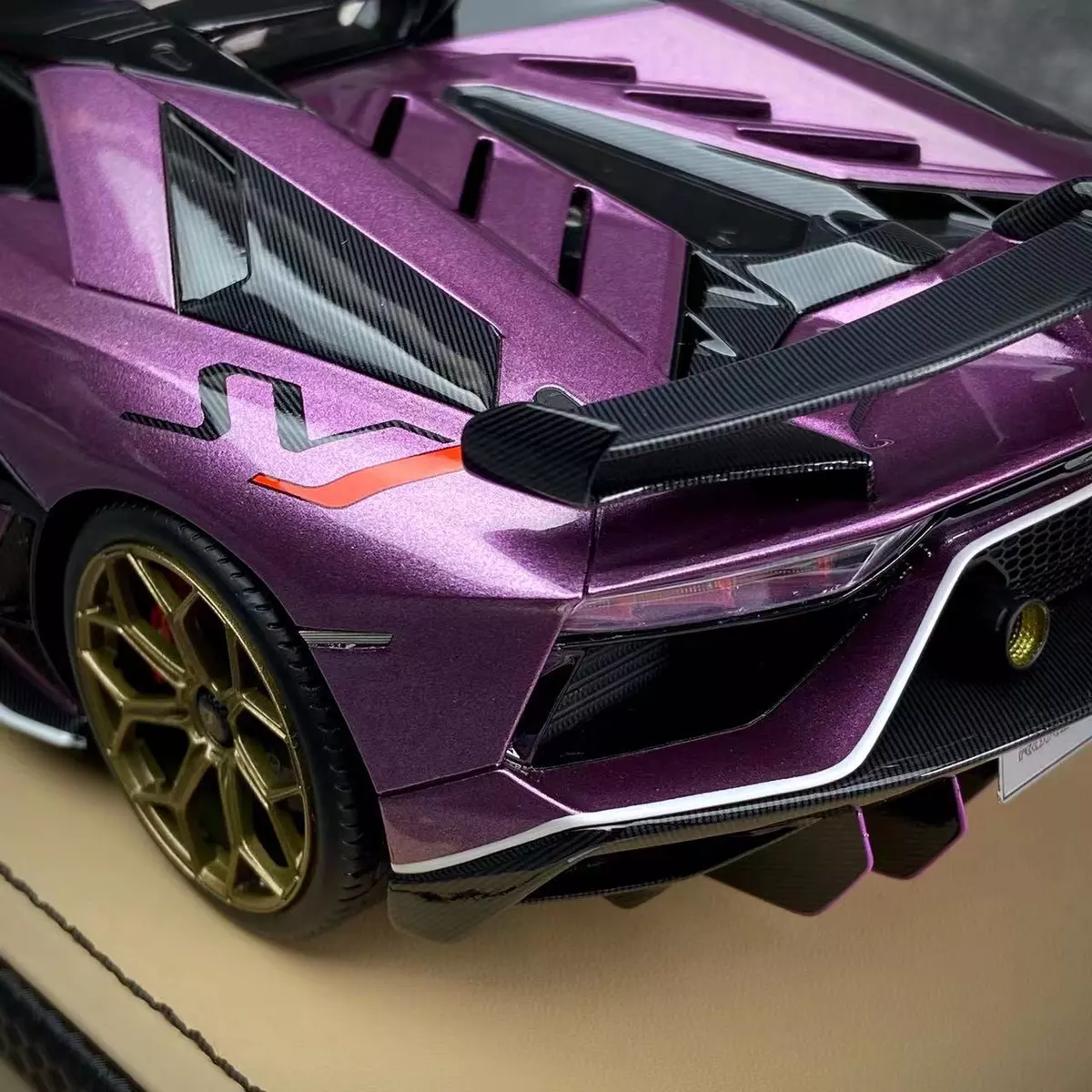 世界で1台 赤字即決 完全未開封 最高級カーボン台座 MR 1/18