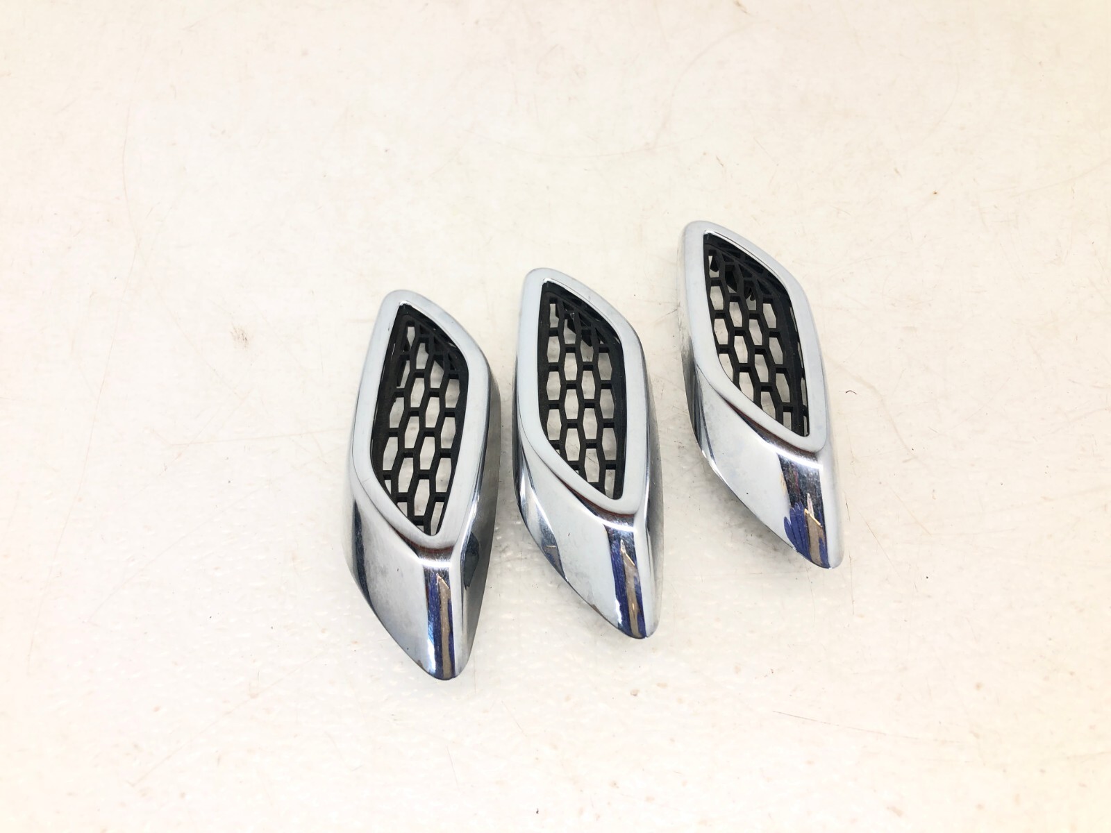 2017-2020 MASERATI LEVANTE RIGHT PASSENGER FRONT FENDER VENT GRILLE SET X3 OEM