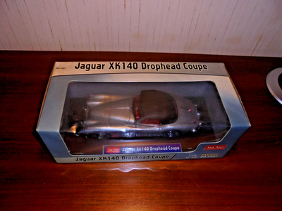 1:18 sun star Jaguar XK 140 drophead coupe silbern mit schwarzem Dach OVP toll !