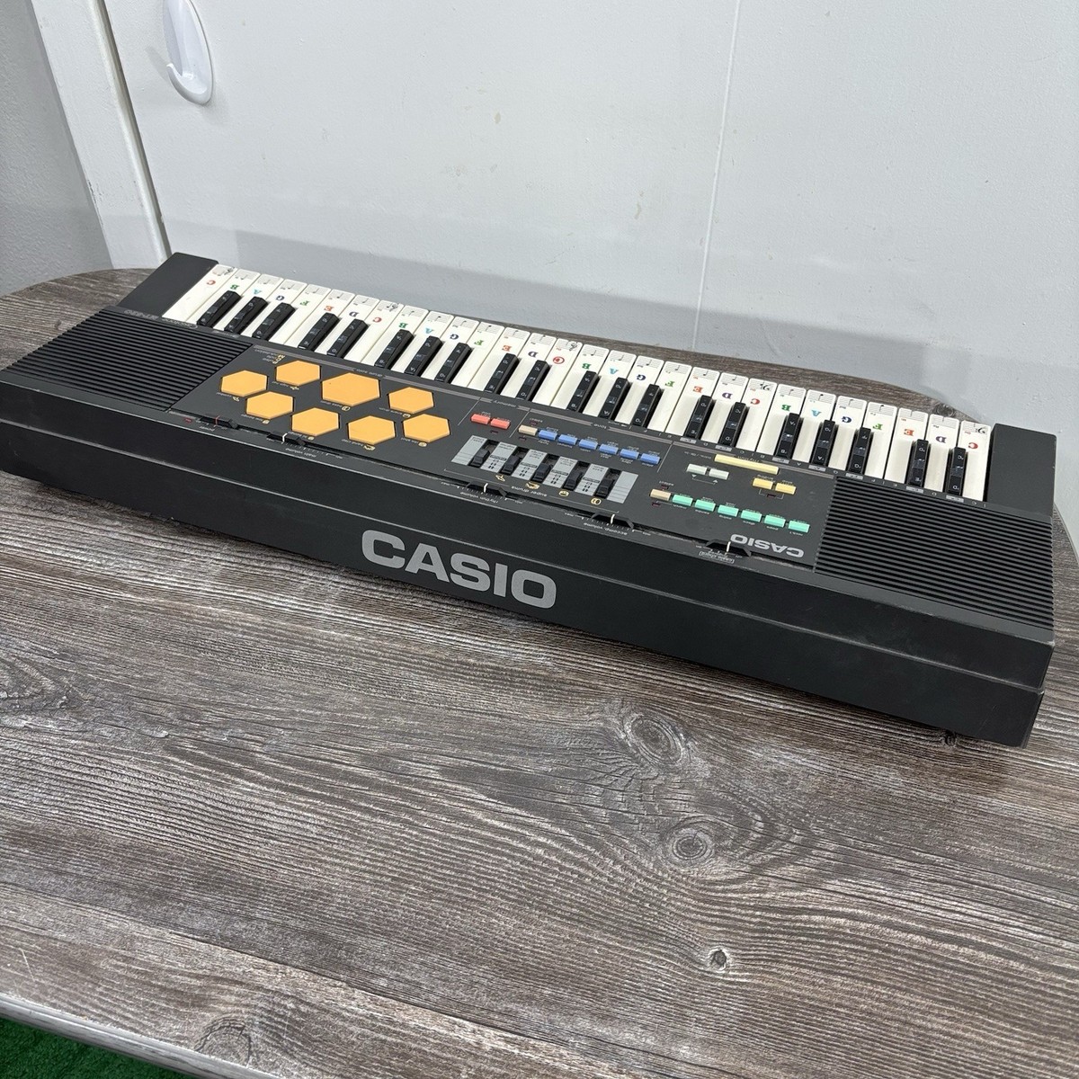 Casio Casiotone MT-520 Synthesizer Electronic Keyboard w/ drum pad