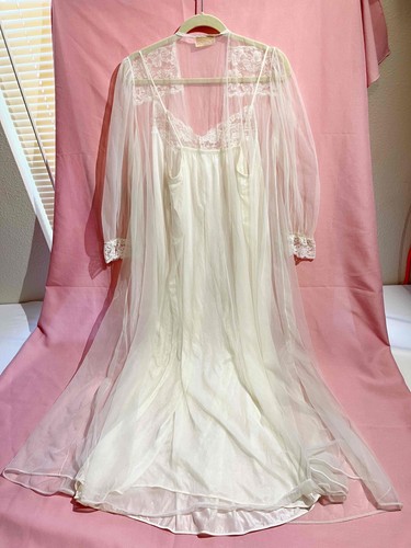 Vintage 60s Hollywood Bridal Sheer Nylon Chiffon Peignoir Robe & Nightgown Set - Picture 5 of 15