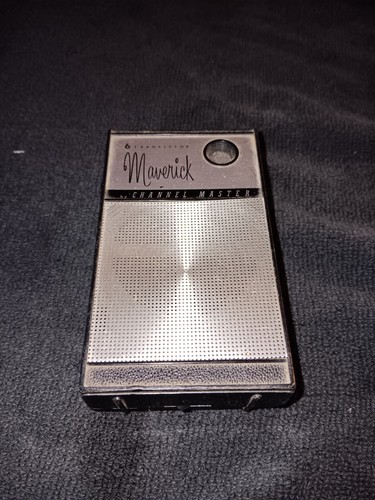 Vintage Maverick by Channel Master 6 Transistor 6467A for parts or restore
