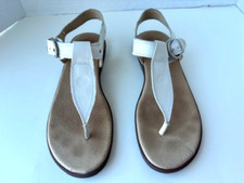 Ugg Sandals Women's Size 6 US Leather Off-White Thong with Ankle Strap 1000653