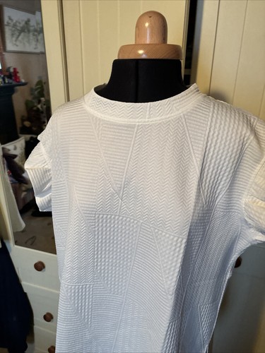 Ladies Ivory Textured Stretch Jersey Sleeveless Ruffle Trim Top Size L NEW - Picture 2 of 10
