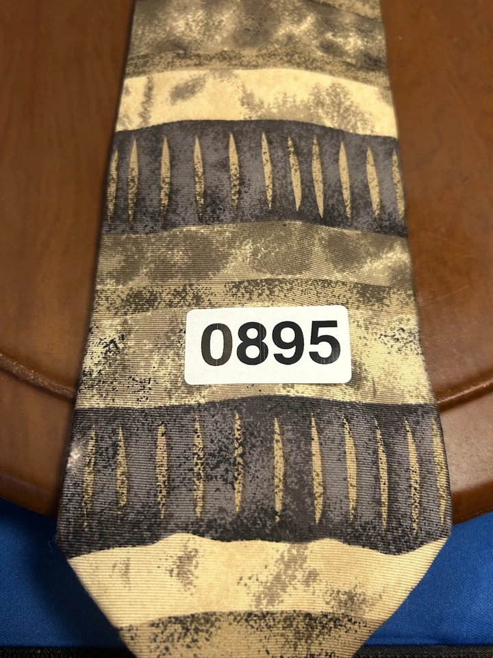 Corbata a rayas 100 % seda marrón Surrey para hombre Foto 4 de 4