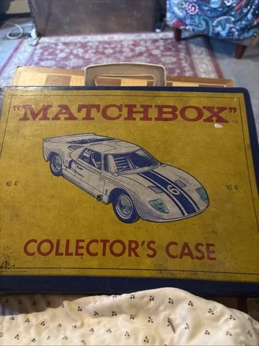 1966 Official Matchbox Collectors Case #41, Lesney/Fred Bronner Corp. w/handle