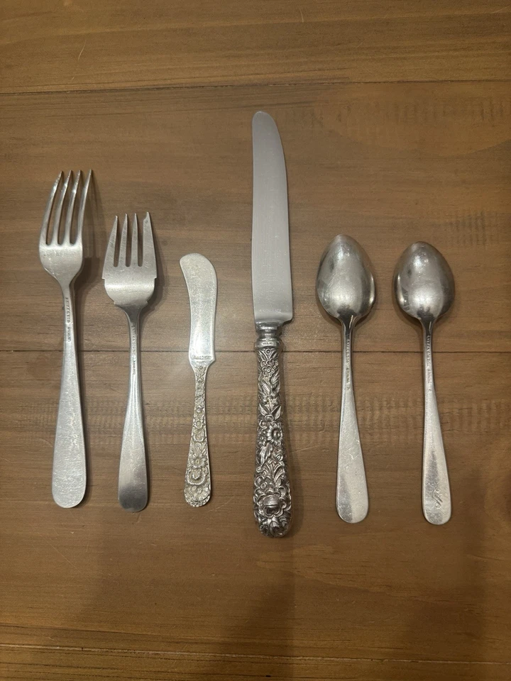 Juego de cubiertos de plata de ley S. Kirk & Son Repousse - 12 ajustes de lugar (67 piezas) Foto 3 de 4