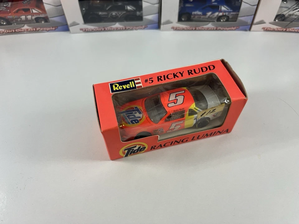 Revell #5 Ricky Rudd Tide Racing Lumina 1:64 NASCAR - Image 3 of 3