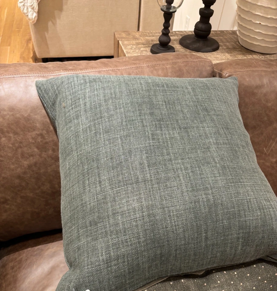 Funda de almohada Pottery Barn 24 x 24 pulgadas de lino belga, Loden nueva $109 Foto 3 de 4