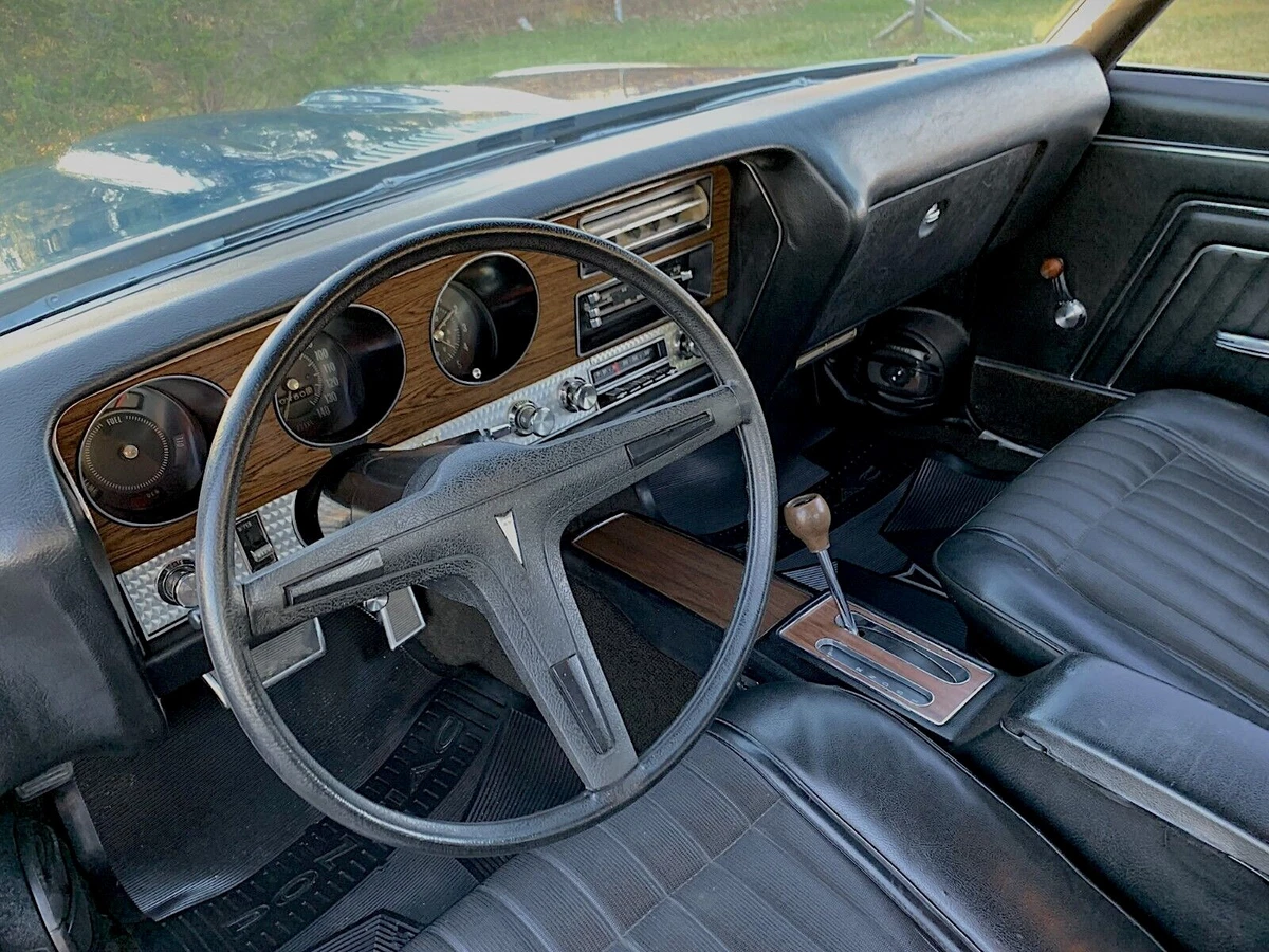 1970 Pontiac GTO Humbler - steering wheel, dashboard, center console