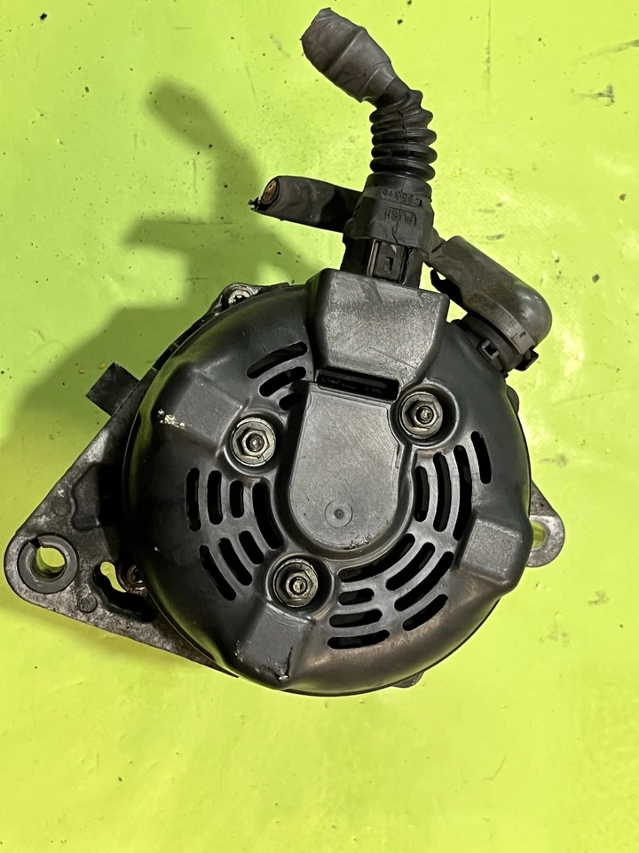 Alternateur / TOYOTA AVENSIS 2 T250 / 2.0 D4D / 2706027090 / 1042103431 - Photo 4/4