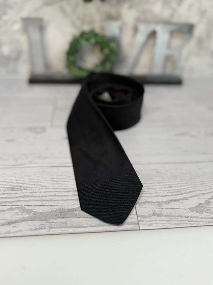 Corbata de seda delgada negra lisa Lord & Taylor’s vintage 2 1/4” X 52” Rockabilly usada en excelente estado Foto 2 de 4