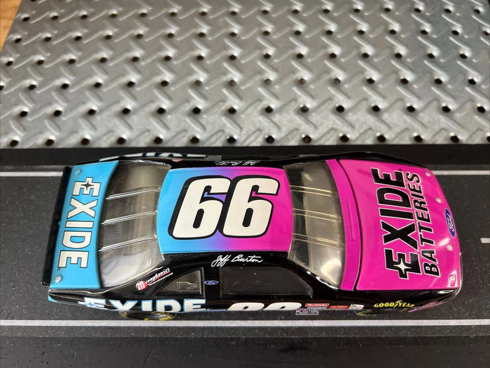 Revell - Jeff Burton #99 Exide Baterías 1995 Ford Thunderbird Foto 2 de 4