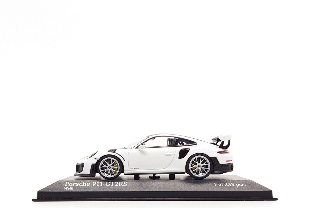 ミニカー MINICHAMPS Porsche 911 GT2 RS 1:43 Minichamps 1:43 Porsche 911 GT2 RS (991.2) in White / Silver