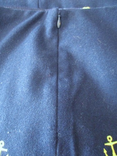 Vineyard Vines Women's Mini Skirt, Navy Blue, Embroidered Gold Anchors, Size 14 - Picture 4 of 10