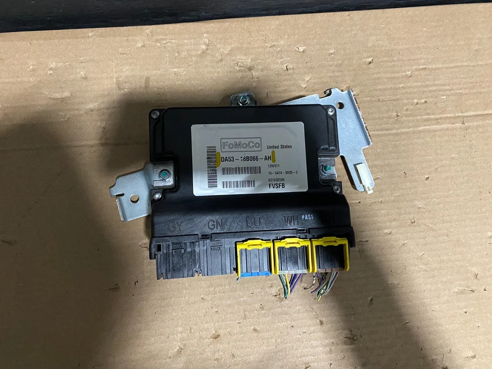 Módulo de control de módulo de computadora de motor OEM Lincoln MKS 2013 a 2016 ECU D4541 Foto 2 de 4