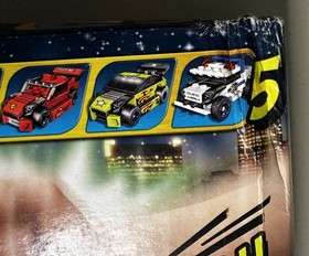 LEGO Racers: Tuner Garage (8681), Complete w/ Manual, Minifigs, & Box