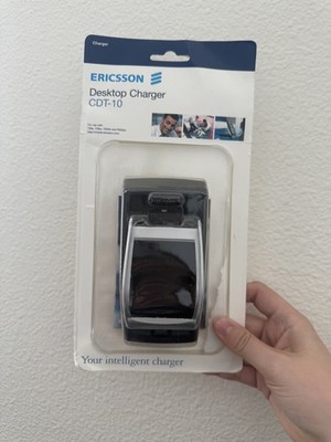 Ericsson CDT-10 Desktop Charger with Manual   Vintage Mobile Phone Accessory