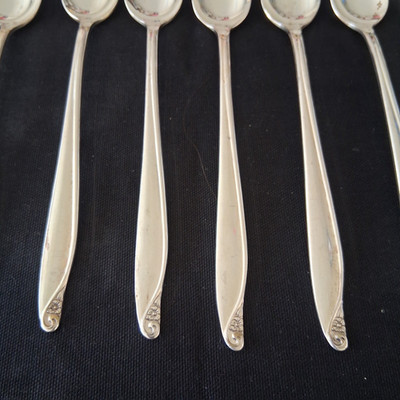 8 Iced Tea Spoons Wm. A. Rogers Oneida LTD. 7 1/2''
