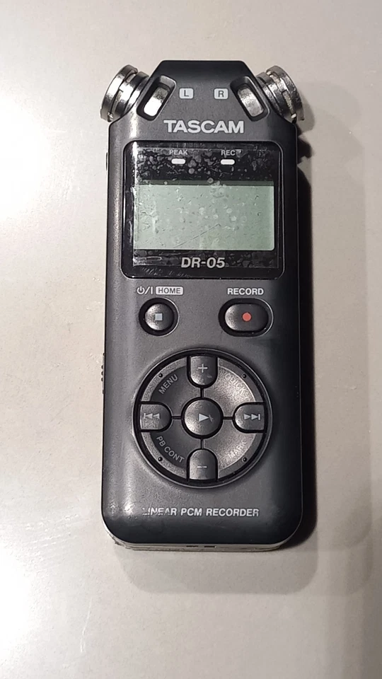 Tascam Dr-05 Registratore Audio Portatile - 2GB - Immagine 2 di 4