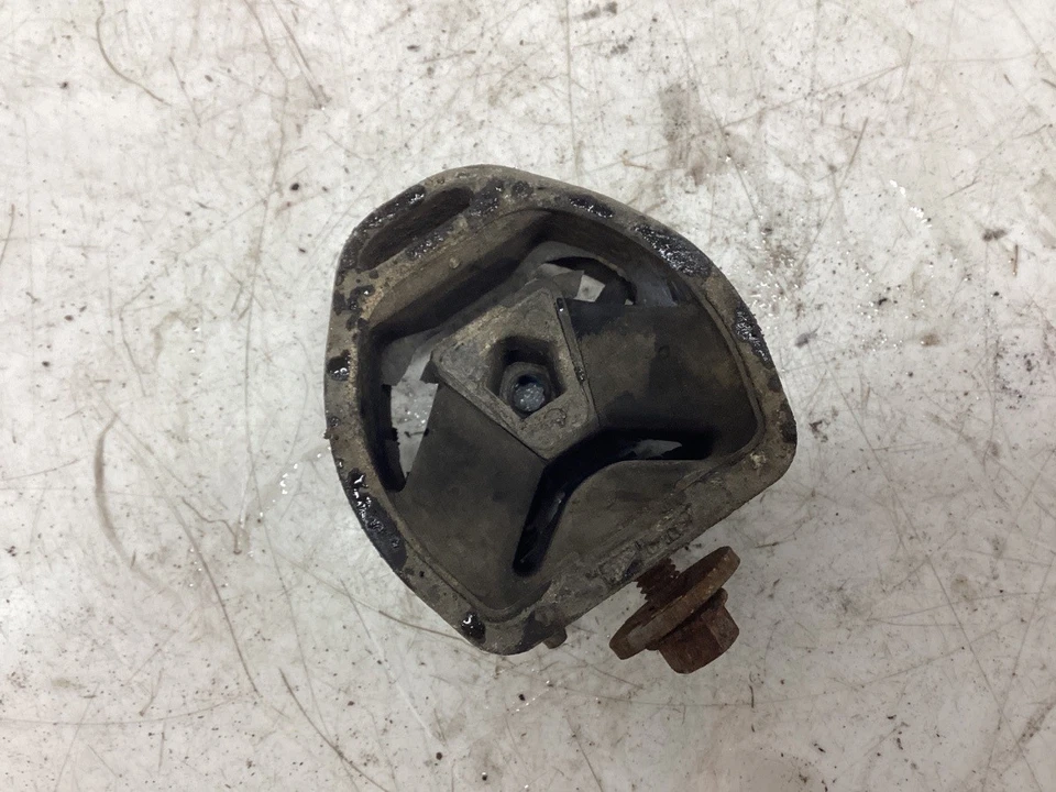 Volkswagen Passat 3B3 (Saloon) (2000>2005) 1.9 TDI 5 Speed Manual Gearbox Mount - Image 3 of 4