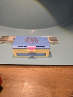 Polly Pocket Adventure IGLO Box  2009