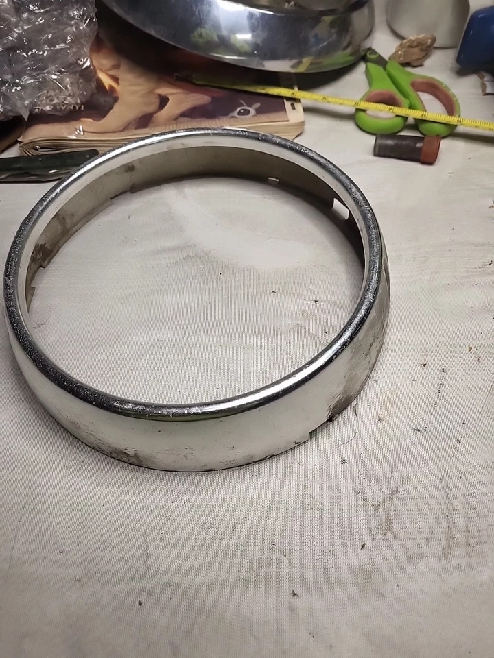 Bisel de faro Ford Victoria 1951 Foto 4 de 4